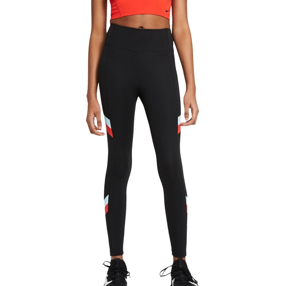 NWT Nike leggings, size medium